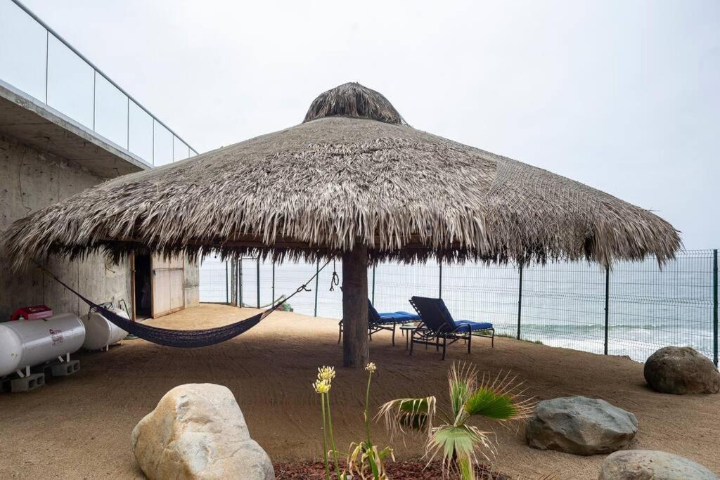 Triton'S Playhouse Beachfront Primo Tapia Eksteriør bilde